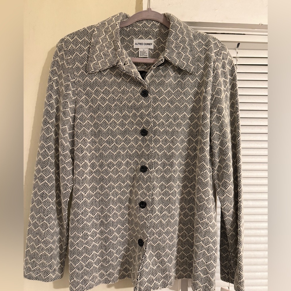 BNWT VINTAGE ALFRED DUNNER WOMENS PATTERNED BLAZER 

BLACK AND WHITE/SIZE 12